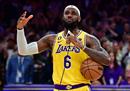 詹姆斯加冕后喜极而泣，正式接过了NBA历史上得分王的头衔。