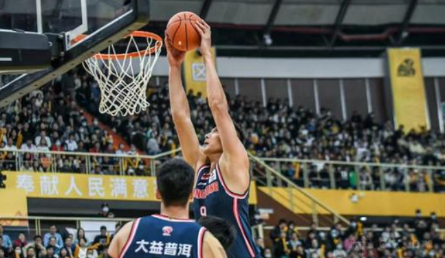 广东男篮队员易建联
