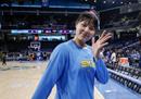 李月如将去美国为WNBA做准备。膝盖受伤不严重。