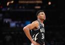 雄鹿成为NBA首支锁定季后赛席位的球队。信哥率队再胜太阳。