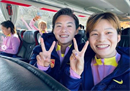 王寿彭见到了中国女子足球队，喜欢上了新的粉色训练服。