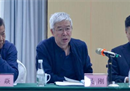 吴刚说，中国足球缺乏基础，足球没有真正在基层开展起来。