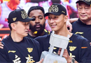 在万科冠名广东男篮后，华为正式赞助广东宏远。