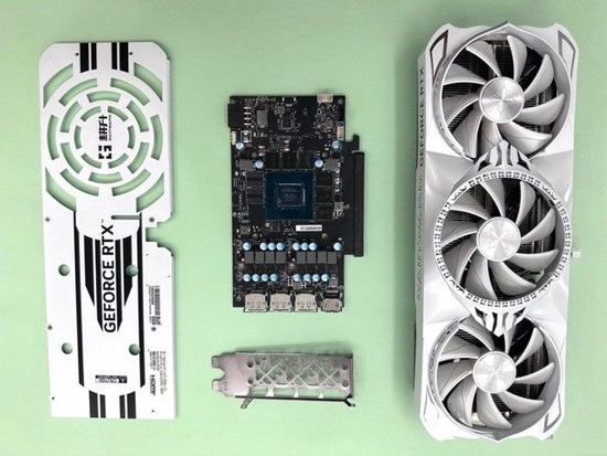 耕升 GeForce RTX 4070 星极皓月 OC 配件一览