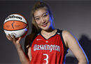 对话中国女子篮球运动员孟莉·孟莉现身WNBA。