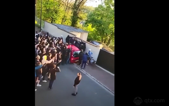 梅西内马尔等巴黎球员遭球迷辱骂