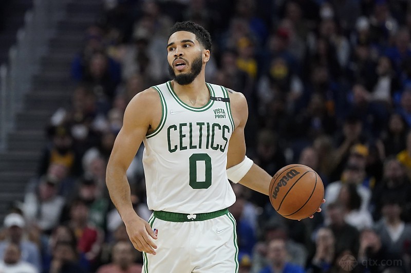 NBA最新战况凯尔特人135-100雷霆