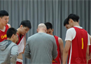 最新的中国男篮集训名单由周琦领衔。