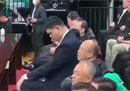 姚明看CBA总决赛G4身心俱疲。姚主席在现场打瞌睡，闹了个“大笑话”。