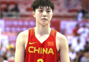 胡关于中国男篮队员约耶维奇吐垃圾的言论。