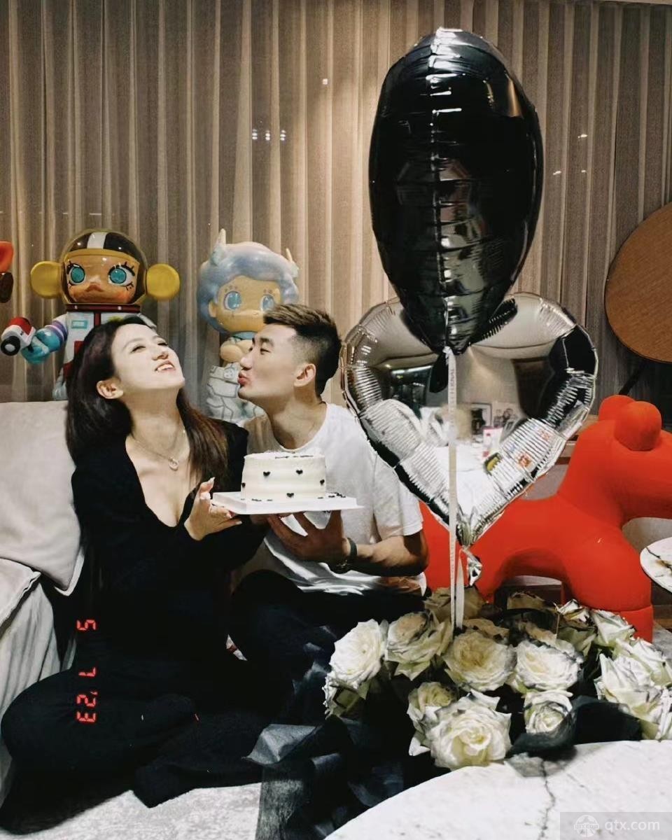 广厦男篮球员孙铭徽和前女友“bringbeining”秀恩爱