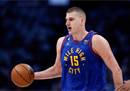 约基奇以三次两位数位列NBA季后赛历史第三。