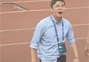 谢晖和大连球迷吵架。大连人面临保级压力。