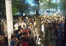 武汉三镇球迷围堵山东泰山球迷已经很久了。