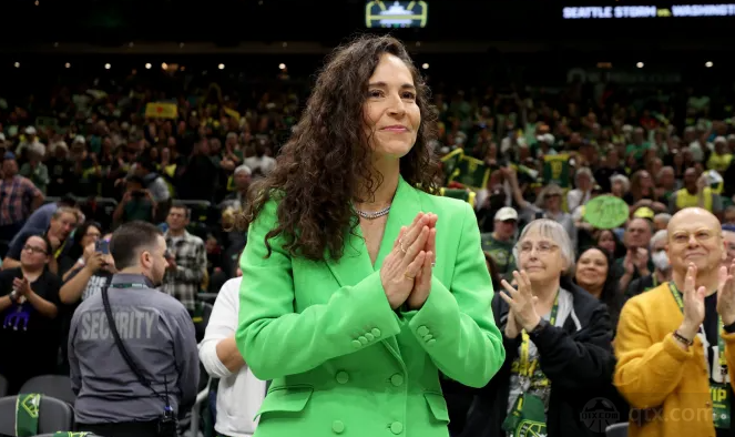 WNBA名宿苏伯德球衣退役