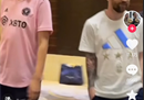 说真的！王涛带着20个球迷去看梅西。
