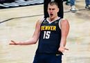 美国媒体重新排列NBA历史前25名，约基奇升至第19名。