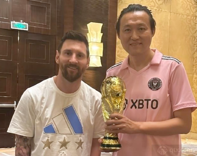 梅西与王涛合影