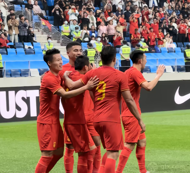 国足2-0巴勒斯坦
