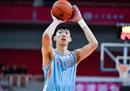 媒体人士暗示，周琦加盟北京男篮也是有意在北京争夺周琦。
