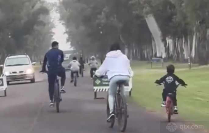 梅西开启溜娃模式