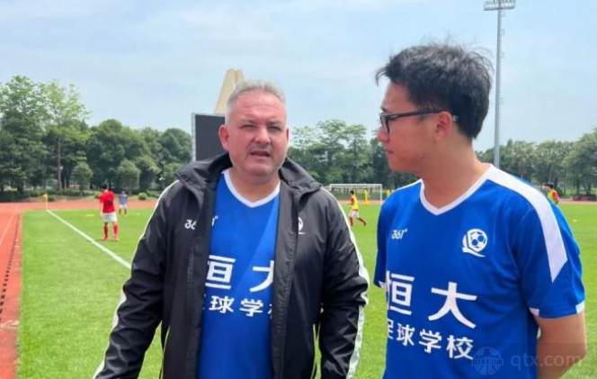 广州队主帅萨尔瓦多