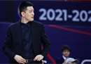 杨明今天飞往青岛帮助中国男篮训练。