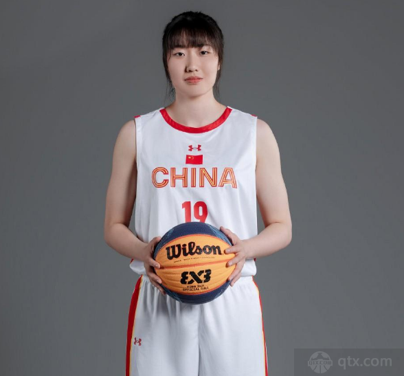 中国女篮小将罗欣棫
