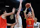 中国女篮80-46新西兰女篮韩旭17分，13个篮板，孟莉10分。