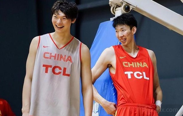 周琦或将加盟上海男篮 周琦王哲林达成互换