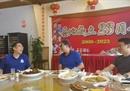 上海申花主帅拜访徐根宝，庆祝根宝基地23周年。