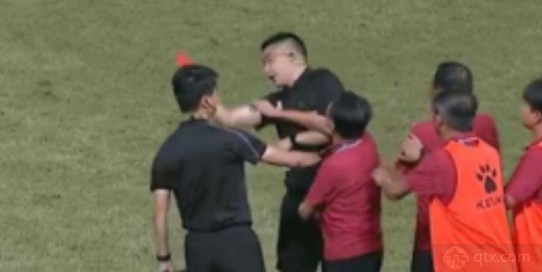 段鑫掌掴主裁判