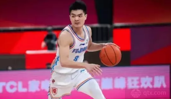 福建男篮球员黎伊扬