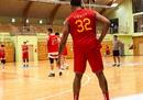 李参加了中国男篮集训，身穿32号球衣。