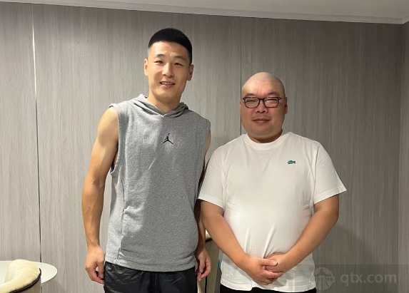 国脚武磊前往德云社听相声