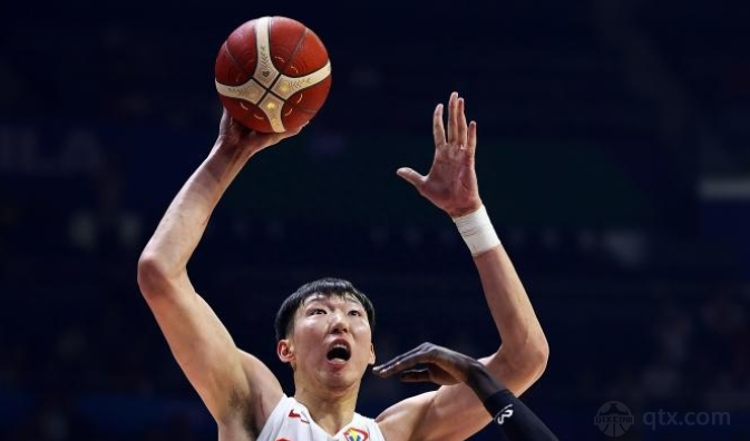 中国男篮核心球员周琦