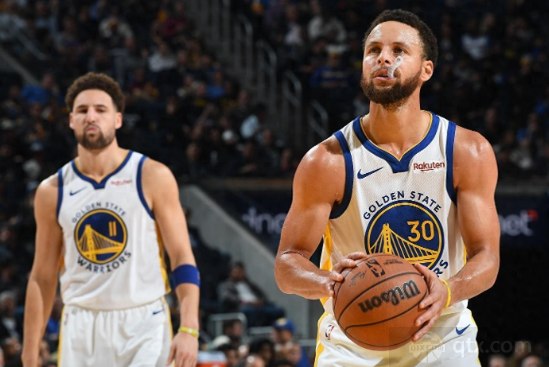 NBA最新战报火箭110-133勇士