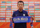 英国“双院士”考察山东足球促合作 参观泰山俱乐部
